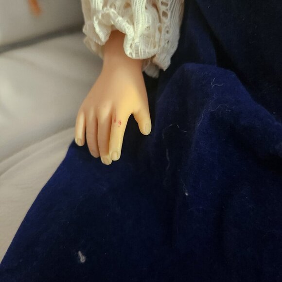 Regal Vintage Doll Blonde Hair Blue Sleepy Eyes Blue Velvet & Lace Dress 20" - Picture 10 of 13